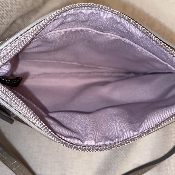 *SOLD*COACH Metallic Silver/Gray Sig "C" Logo Wristlet - Picture 9 of 10